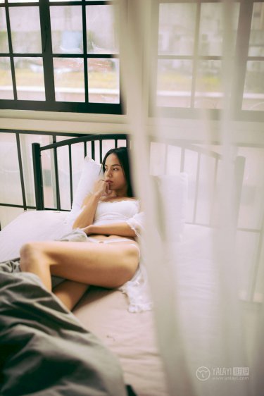 舌头含住湿润的花蕊
