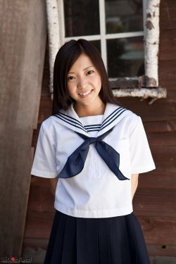 捅进师姐的蕾丝小裤裤